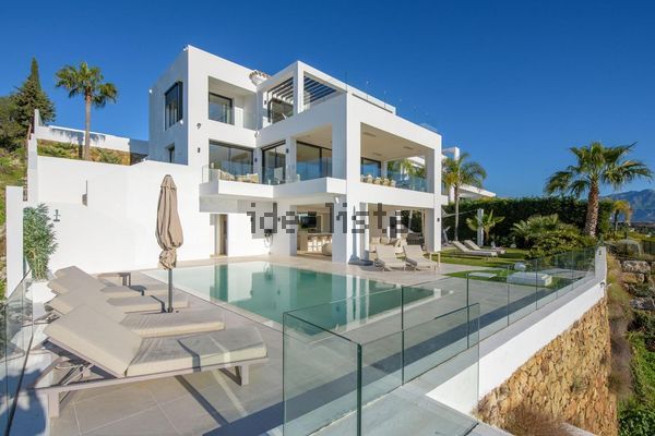 5-bedroom freehold villa in Estepona — photo 2 of 5