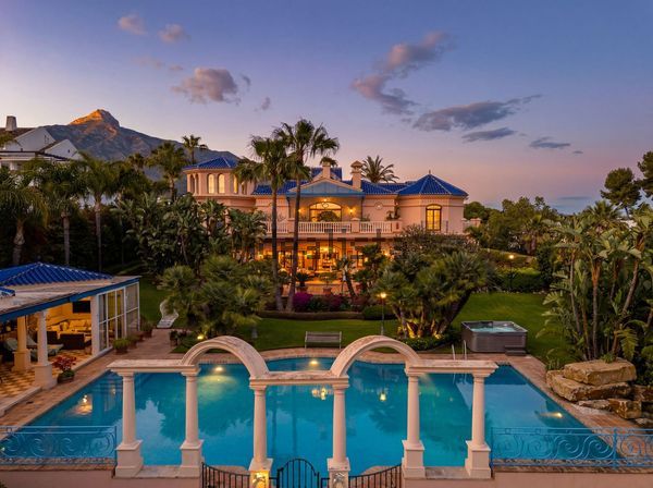 6-bedroom freehold villa in Marbella — photo 1 of 5