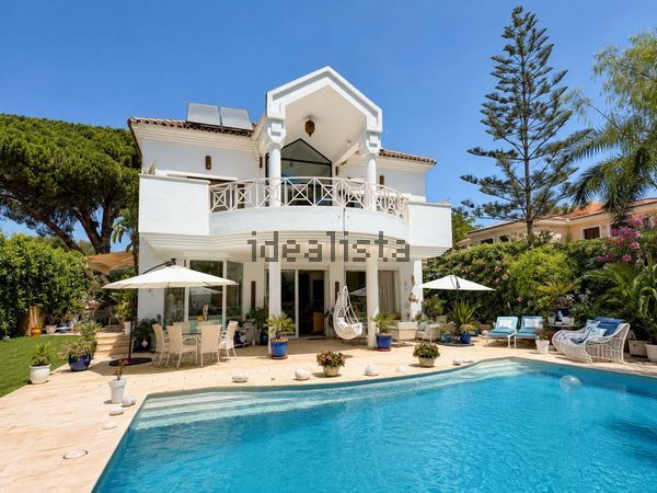 4-bedroom freehold villa in Estepona — photo 1 of 5
