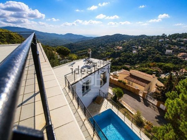 5-bedroom freehold villa in Lloret de Mar — photo 2 of 5
