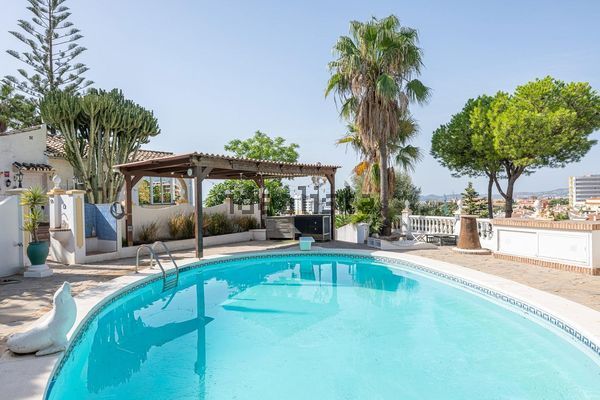 3-bedroom freehold villa in Fuengirola — photo 1 of 5