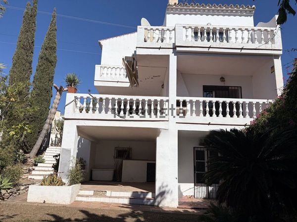 5-bedroom freehold villa in Nerja — photo 2 of 5
