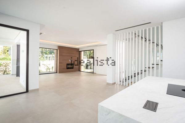 5-bedroom freehold villa in Marbella — photo 3 of 5
