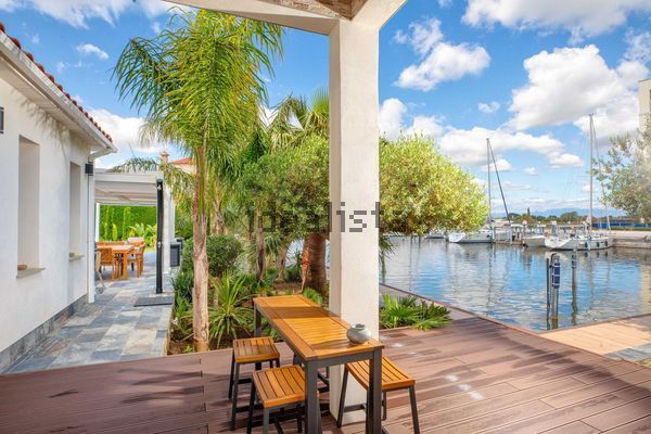 5-bedroom freehold villa in Roses — photo 4 of 5