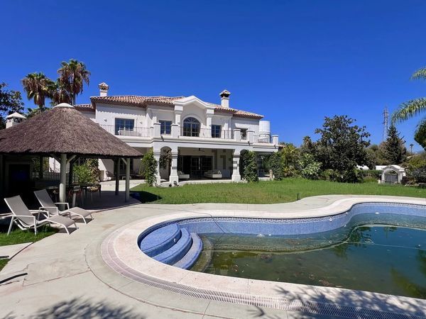 Detached house in Alonso Cano-Atalaya Rio V, 45, La Dama de Noche-La Alzambra, Marbella — image 5