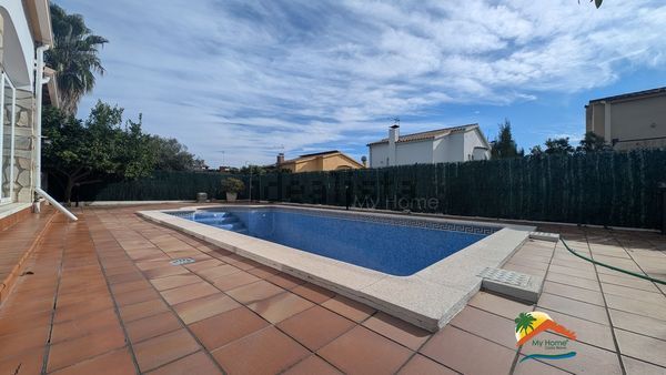 Detached house in Calle del Xino-Xano Nn, Fenals, Lloret de Mar — image 4