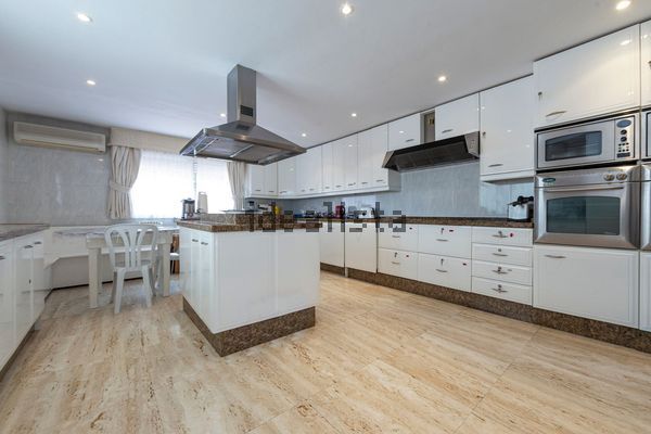 6-bedroom freehold villa in Estepona — photo 4 of 5