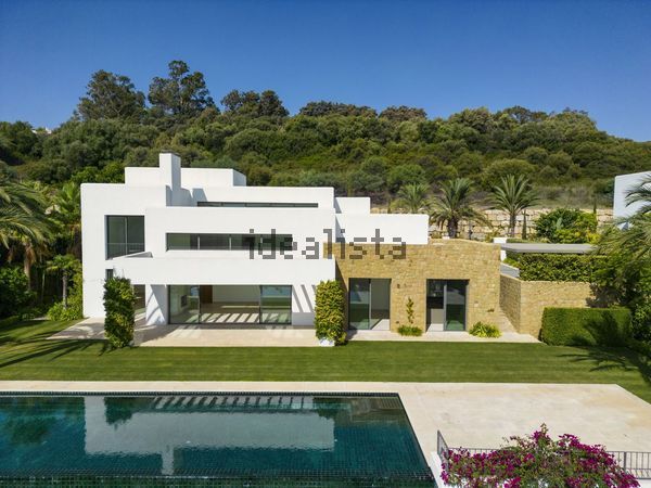 5-bedroom freehold villa in Casares — photo 1 of 5
