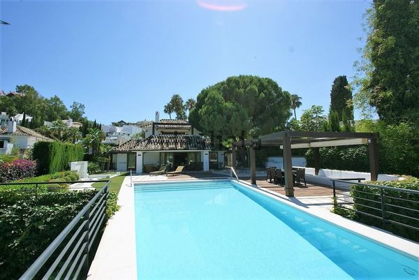3-bedroom freehold villa in Marbella — photo 1 of 5