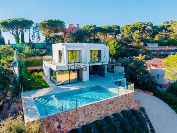Detached house in Els Pinars, Lloret de Mar — image 5