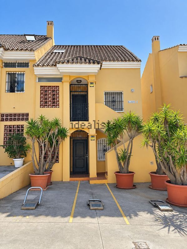 4-bedroom freehold villa in Marbella — photo 1 of 5