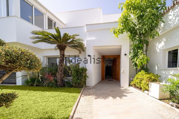 3-bedroom freehold villa in Marbella — photo 1 of 5