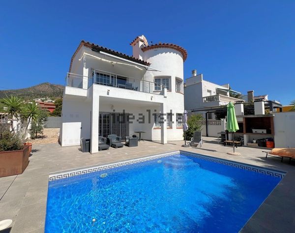 4-bedroom freehold villa in Roses — photo 1 of 5
