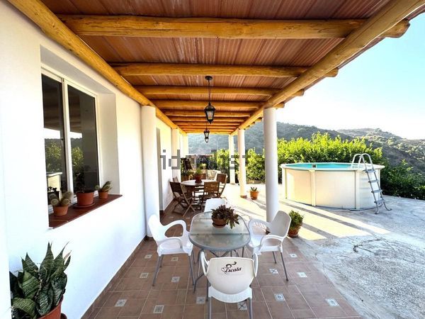 3-bedroom freehold villa in Estepona — photo 1 of 5