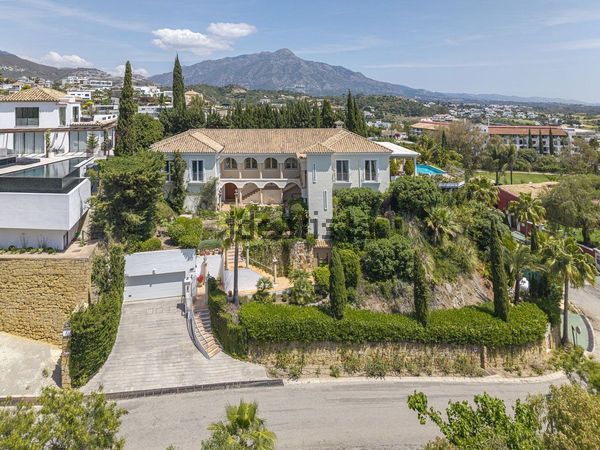 6-bedroom freehold villa in Benahavís — photo 3 of 5