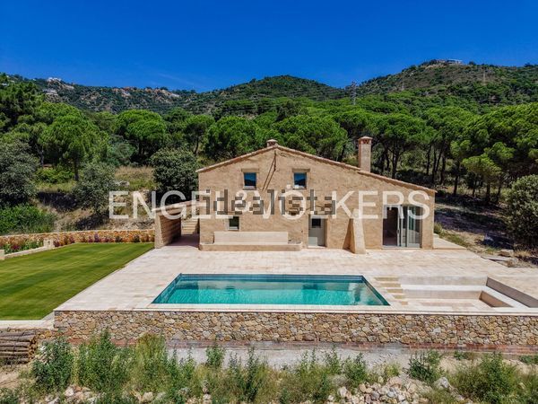 4-bedroom freehold villa in Castell-Platja d'Aro — photo 2 of 5
