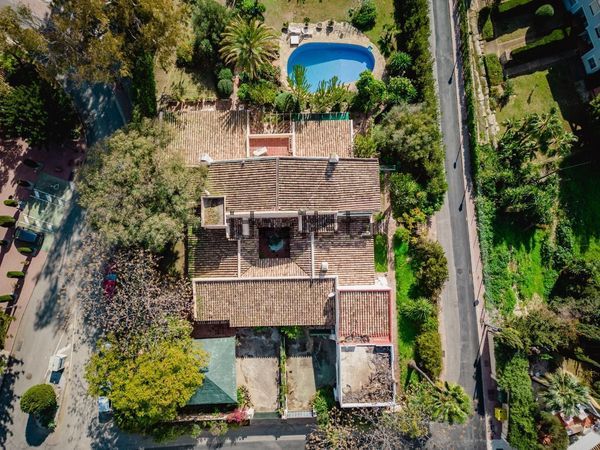 Detached house in Avenida del Coral, Nueva Atalaya, Estepona — image 4