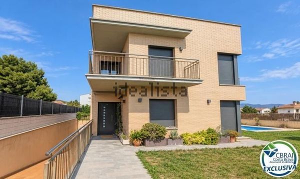 4-bedroom freehold villa in Roses — photo 1 of 5