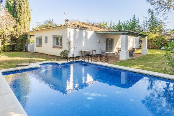 4-bedroom freehold villa in Marbella — photo 1 of 5