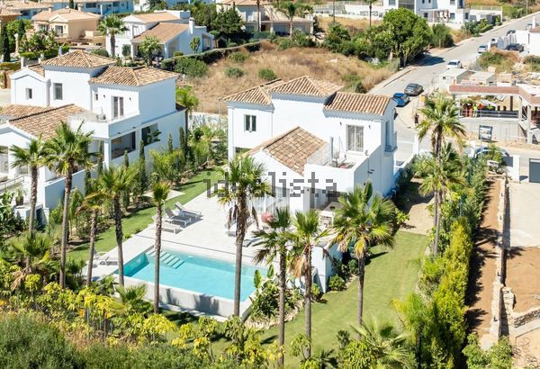 4-bedroom freehold villa in Casares — photo 1 of 5