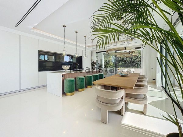 6-bedroom freehold villa in Marbella — photo 4 of 5