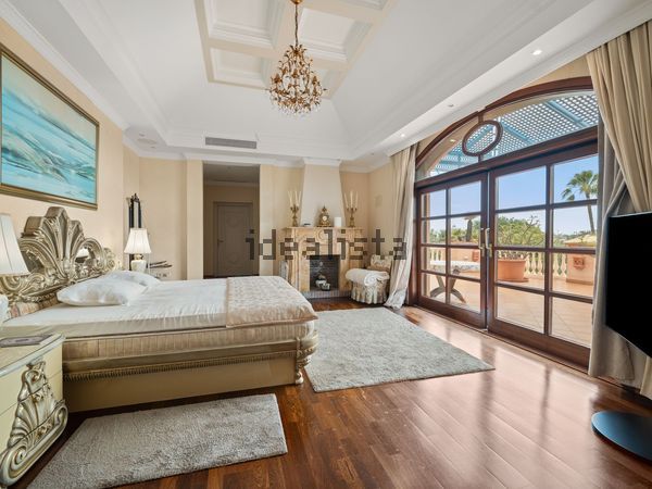 6-bedroom freehold villa in Marbella — photo 4 of 5