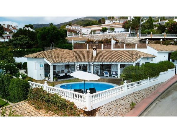 3-bedroom freehold villa in Benalmádena — photo 1 of 5