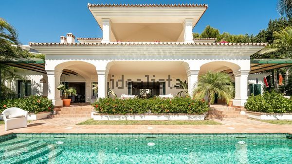 Detached house in Urbanización Cascada de Camojan, Sierra Blanca, Marbella — image 4