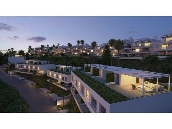 3-bedroom freehold villa in Estepona — photo 3 of 5