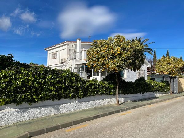 4-bedroom freehold villa in Málaga — photo 2 of 5