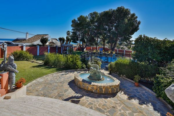 6-bedroom freehold villa in Estepona — photo 4 of 5