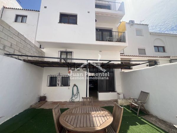 4-bedroom freehold villa in Estepona — photo 3 of 5
