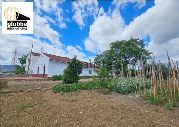 4-bedroom freehold villa in Málaga — photo 1 of 5