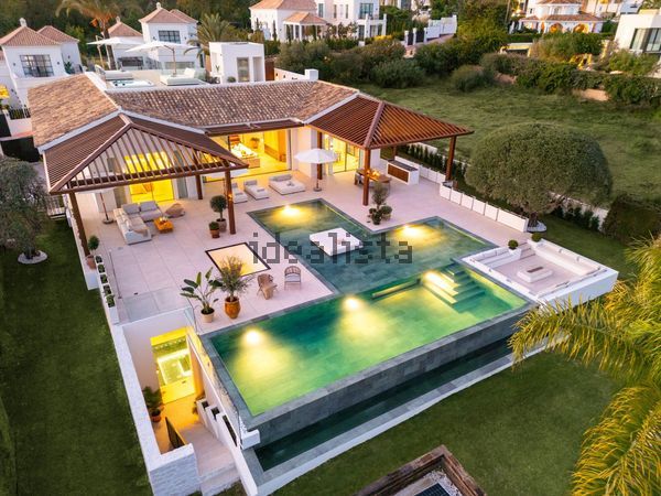 6-bedroom freehold villa in Marbella — photo 1 of 5