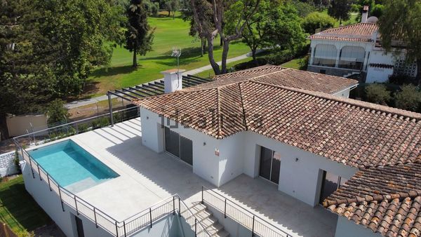 4-bedroom freehold villa in Marbella — photo 1 of 5