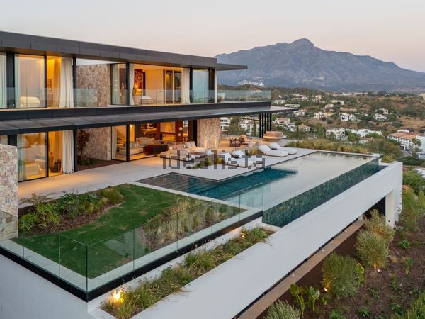 8-bedroom freehold villa in Benahavís — photo 1 of 5