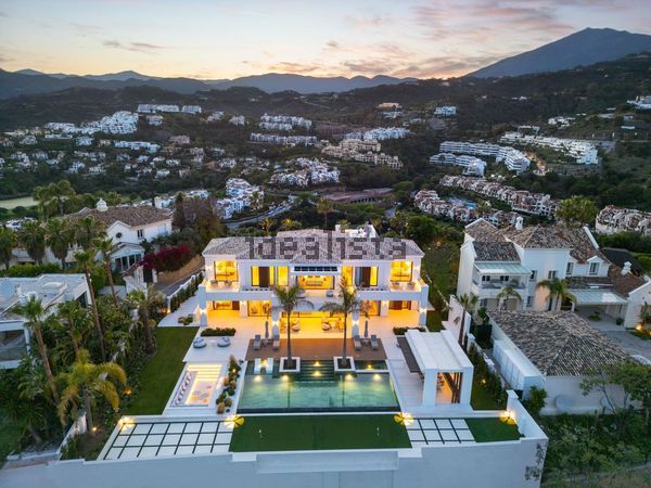 7-bedroom freehold villa in Marbella — photo 2 of 5