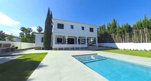 6-bedroom freehold villa in Marbella — photo 2 of 5