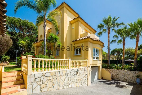 4-bedroom freehold villa in Marbella — photo 4 of 5