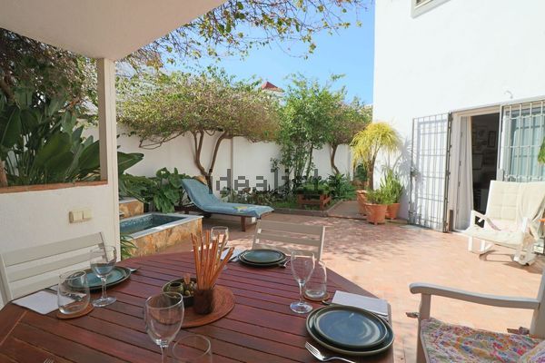 4-bedroom freehold villa in Estepona — photo 1 of 5