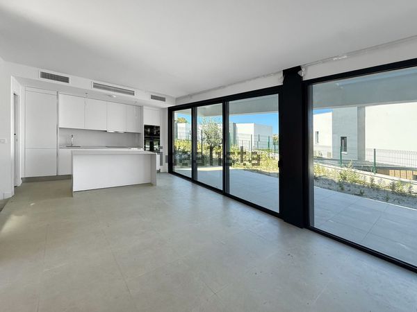 3-bedroom freehold villa in Estepona — photo 4 of 5