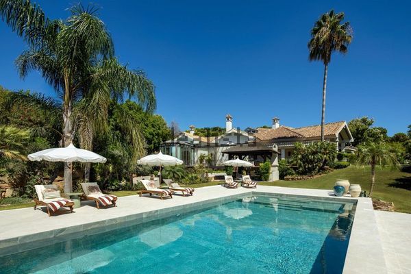 6-bedroom freehold villa in Benahavís — photo 1 of 5