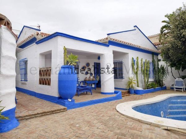 4-bedroom freehold villa in Benalmádena — photo 1 of 5