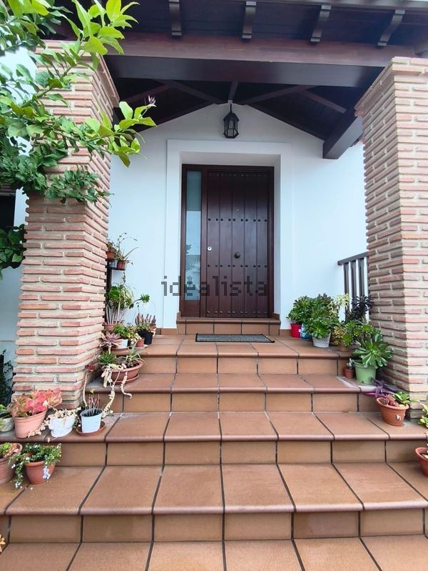 4-bedroom freehold villa in Fuengirola — photo 3 of 5
