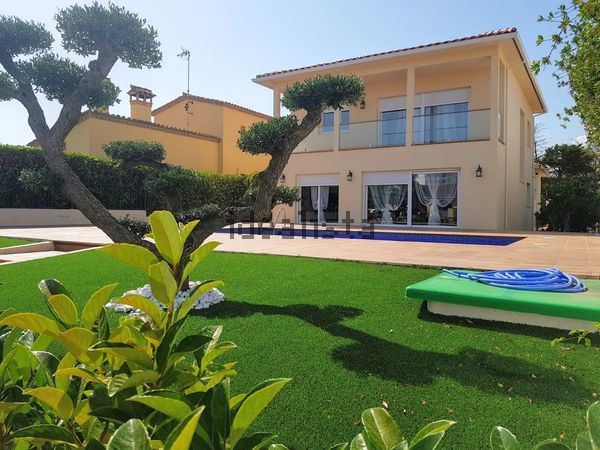 4-bedroom freehold villa in Roses — photo 2 of 5