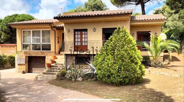 3-bedroom freehold villa in Lloret de Mar — photo 1 of 5