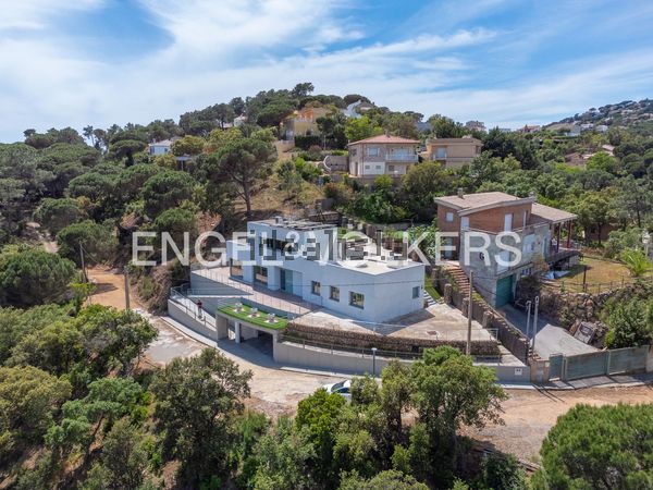 4-bedroom freehold villa in Lloret de Mar — photo 1 of 5
