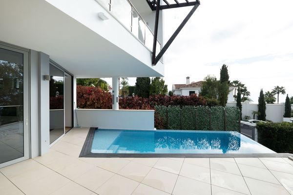 Terraced house in Calle Verdi, Sierra Blanca, Marbella — image 4