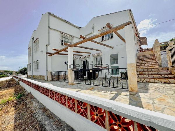5-bedroom freehold villa in Nerja — photo 3 of 5