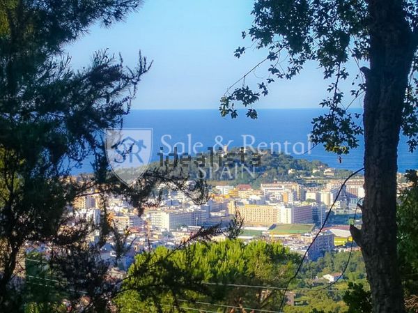 4-bedroom freehold villa in Lloret de Mar — photo 2 of 5
